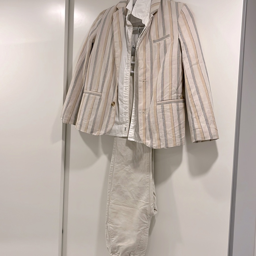Gorgeous, like new, 3 pieces suits - mayoral and gap pants